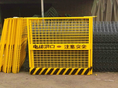 電梯防護(hù)門(mén)