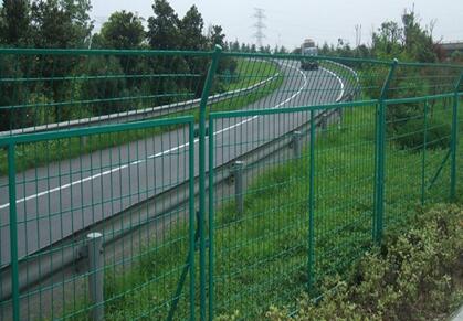高速公路護欄網(wǎng).jpg 高速公路護欄網(wǎng).jpg