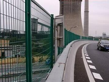 高速公路護(hù)欄網(wǎng).jpg 高速公路護(hù)欄網(wǎng).jpg